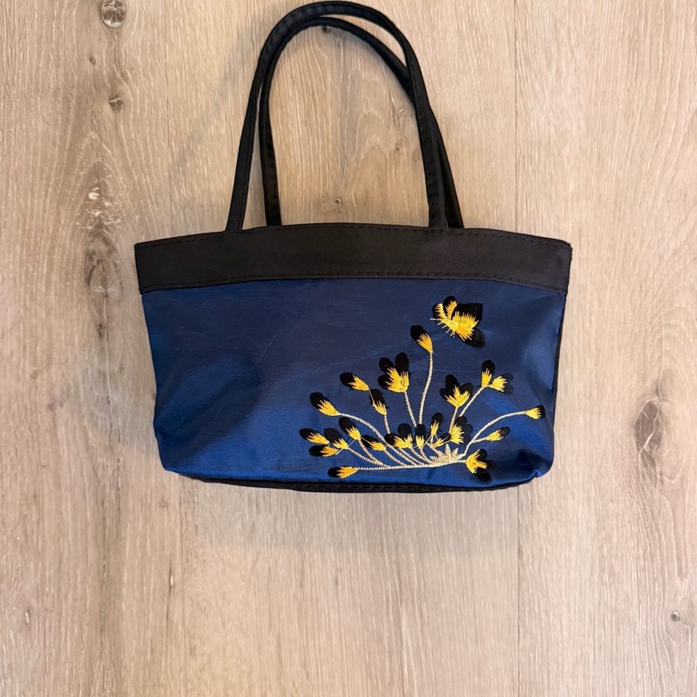 Vintage-Vibes Embroidered Micro Bag Y2K